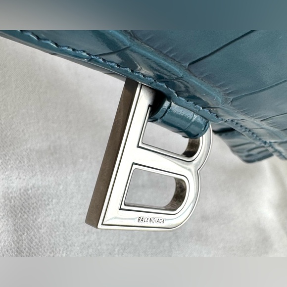 Balenciaga Hourglass Wallet on Chain - Picture 2 of 16